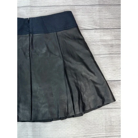 Vince Black 100% Goat Leather Pleated Mini Skirt Size 10 Flared A-Line Zip Back - Picture 6 of 9